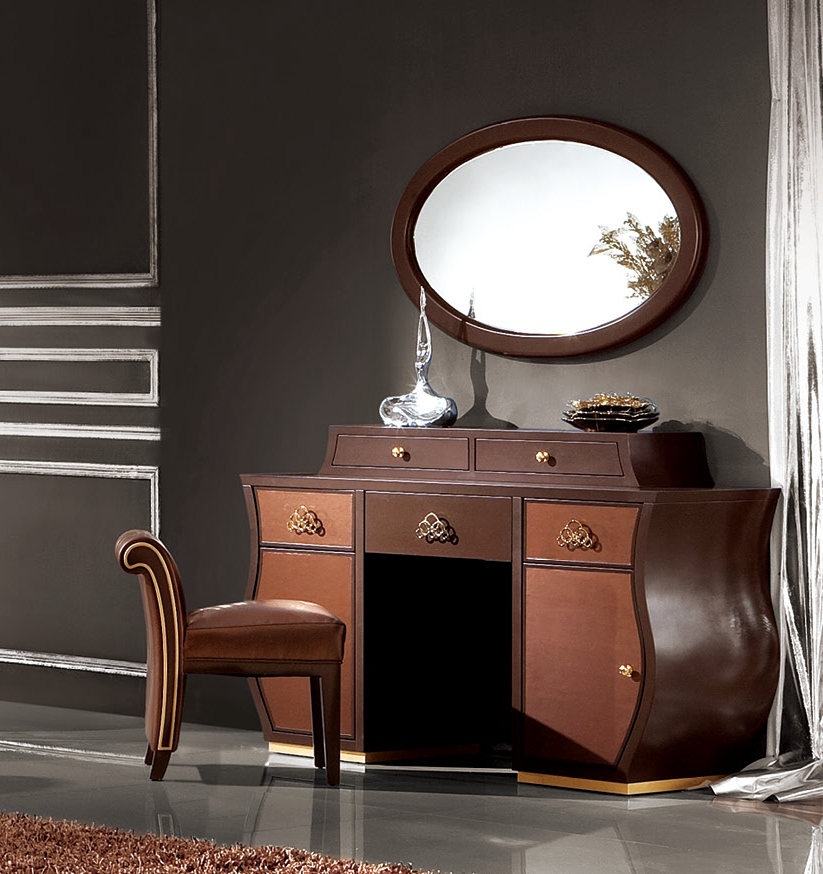 Italian dressing table with a mirror in the bedroom