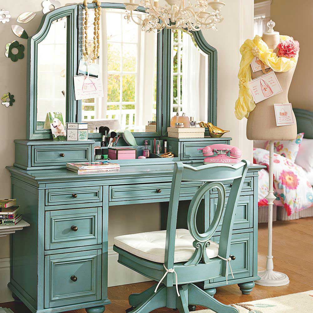 An example of a stylish dressing table with a mirror in the bedroom