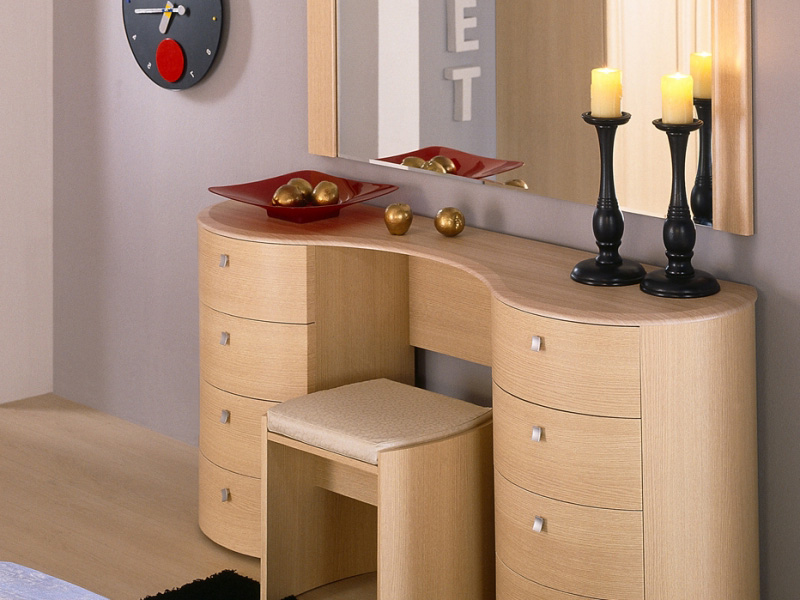 Stylistic injection of a cabinet with a mirror into the bedroom