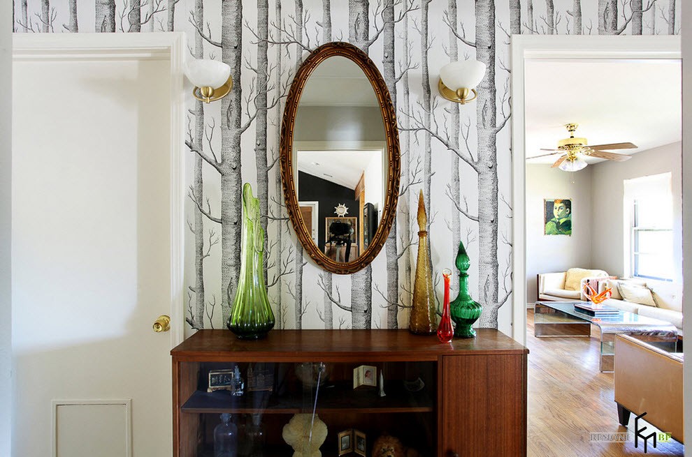 What wallpaper to choose in the hallway, if you have bright doors? Tips, photos, facts