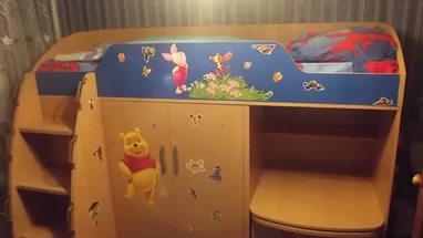 Transformateur de lit pour enfant avec commode intégrée et armoire pour une petite chambre