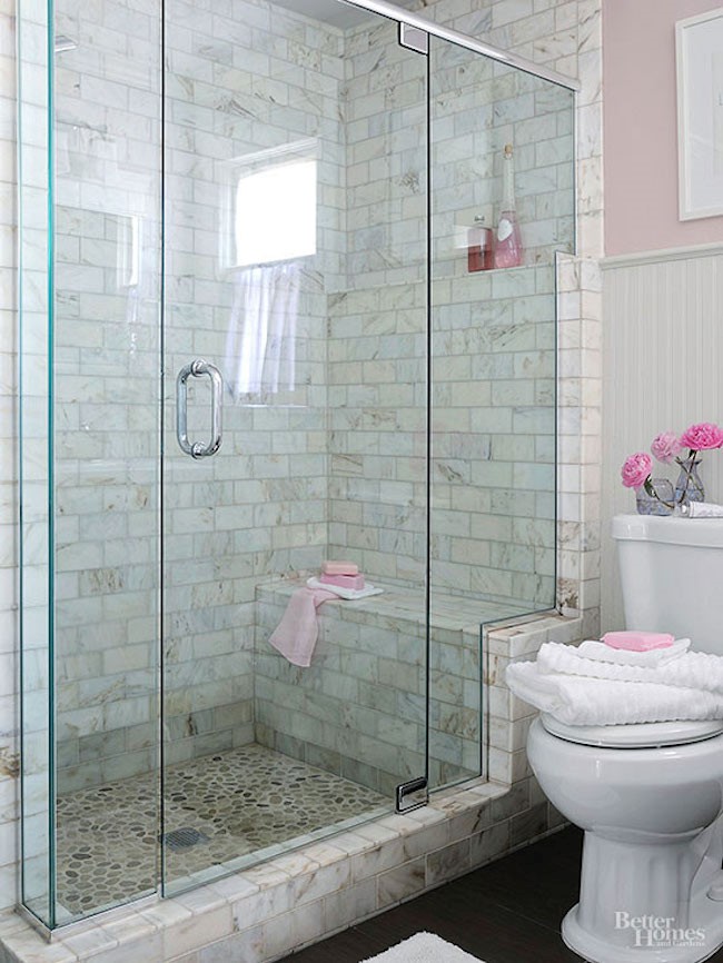 Funkcionāla duša mazai vannas istabai