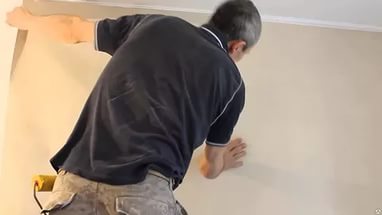 Un modo semplice per innescare le pareti di un appartamento prima di tappezzare