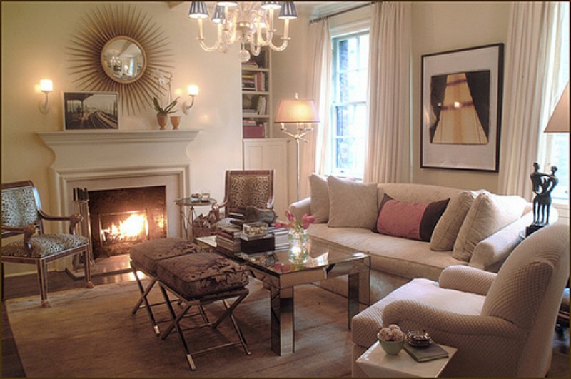 Choisir une cheminée pour un salon confortable avec des meubles en verre