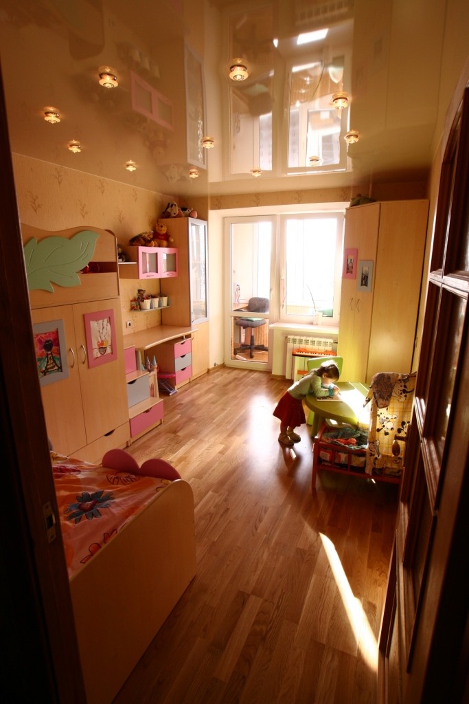 Plafonds tendus dans la chambre des enfants: les meilleures photos et les meilleures options de design
