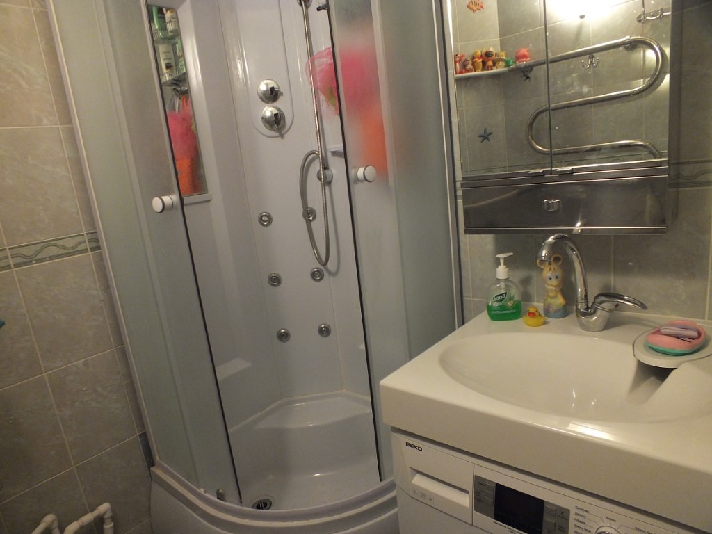 Dizaina idejas vannas istabas ar dušu dekorēšanai