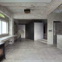 decorazione del soffitto con cemento nella foto della cucina