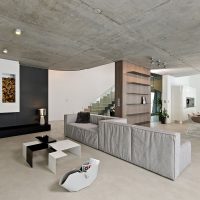 soffitto in stile con cemento nella foto della stanza