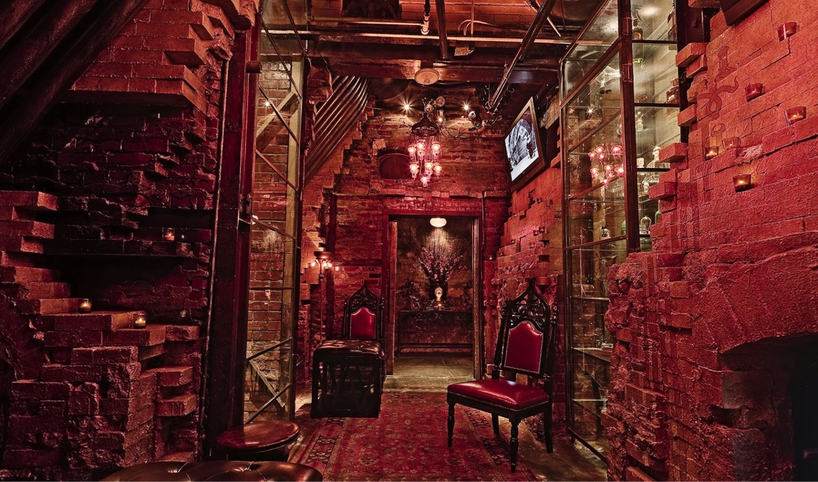 intérieur steampunk avec revêtement en cuir