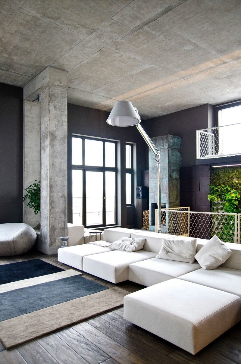 stile del soffitto con malta di cemento nell'appartamento