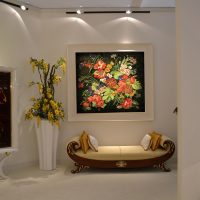 fiori artificiali nello stile della foto del soggiorno