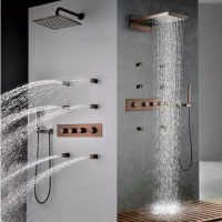 bagno in stile luminoso con doccia chiara