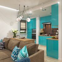 design inhabituel du couloir en photo couleur turquoise