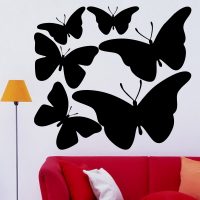 beaux papillons dans le décor de la photo de la pièce