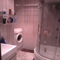 photo salle de bain de style clair avec douche en couleurs sombres