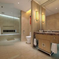 arredamento insolito di un bagno con una doccia di colore chiaro