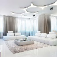 šviesi sofa prieškambario nuotraukos dizaine