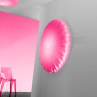 couloir de lumière intérieur en photo couleur fuchsia