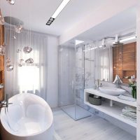 beau style de la salle de bain avec une douche lumineuse