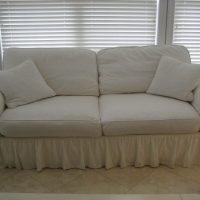 balta sofa prieškambario paveikslo interjere