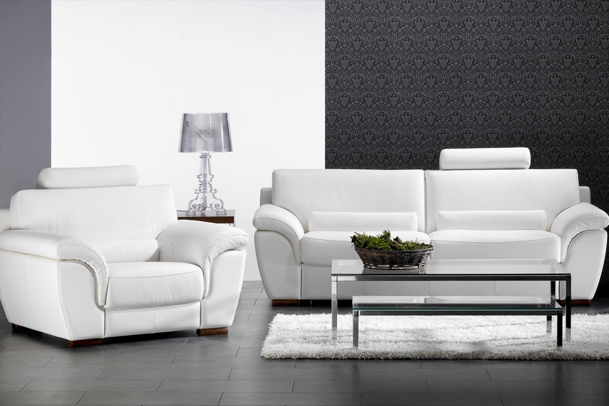 világos kanapé a hálószoba stílusában
