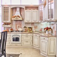 interno cucina beige chiaro in foto in stile high tech