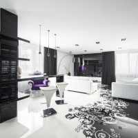 design de couloir chic en photo couleur noir et blanc