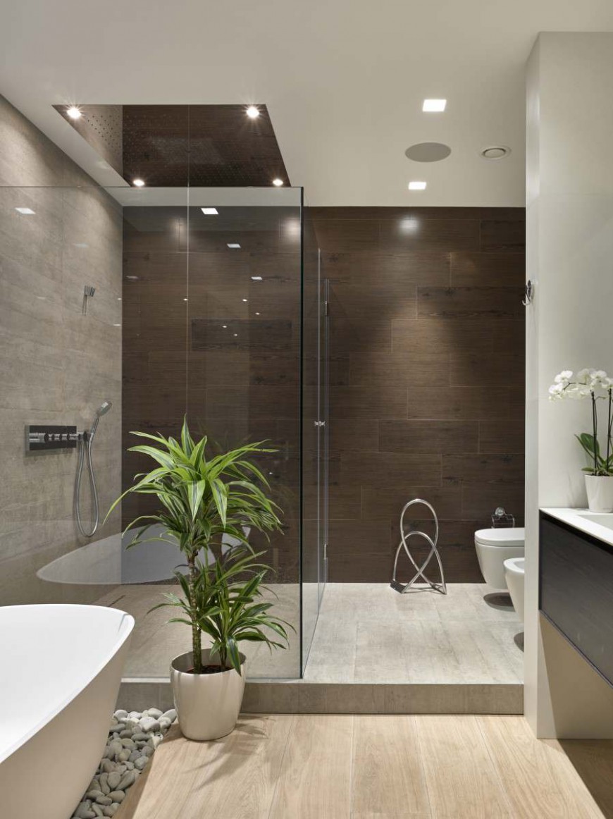 bel intérieur de salle de bain avec douche de couleur claire