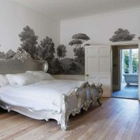 murales nel design del soggiorno con un'immagine della natura