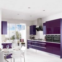 style de cuisine clair en photo violet