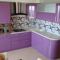 arredamento cucina leggera in tinta viola foto