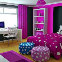 salle de séjour de style léger dans l'image violette