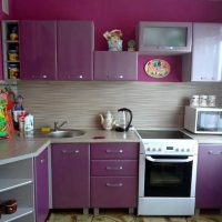 bel design della cucina in foto viola