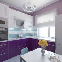 facciata della cucina moderna in tinta viola foto