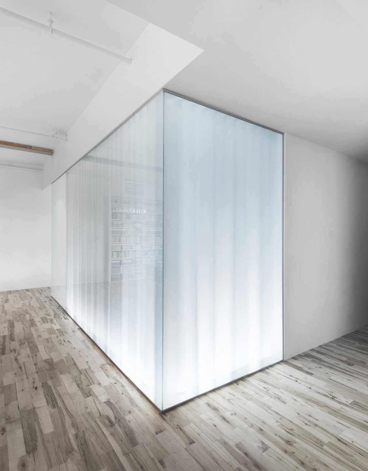 vetro trasparente nel design del corridoio