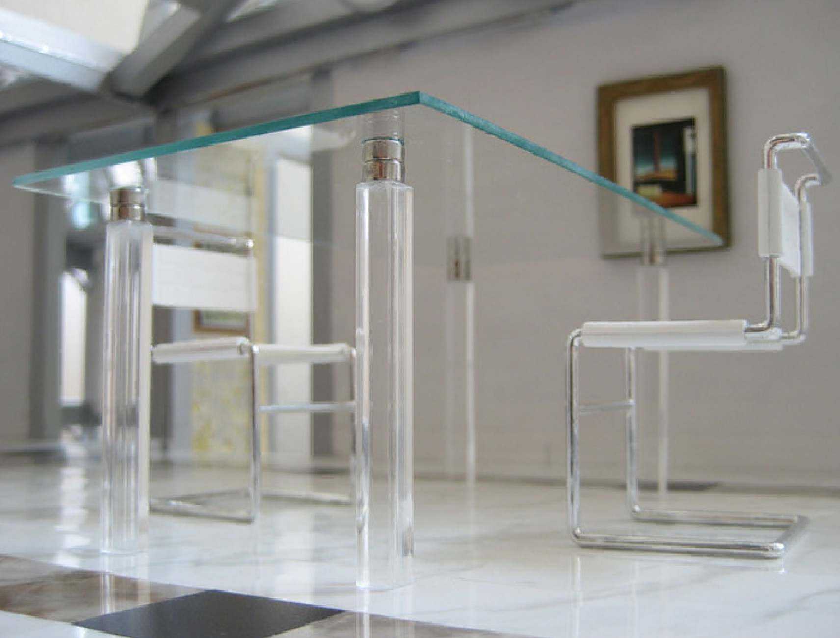 vetro trasparente nell'arredamento della casa