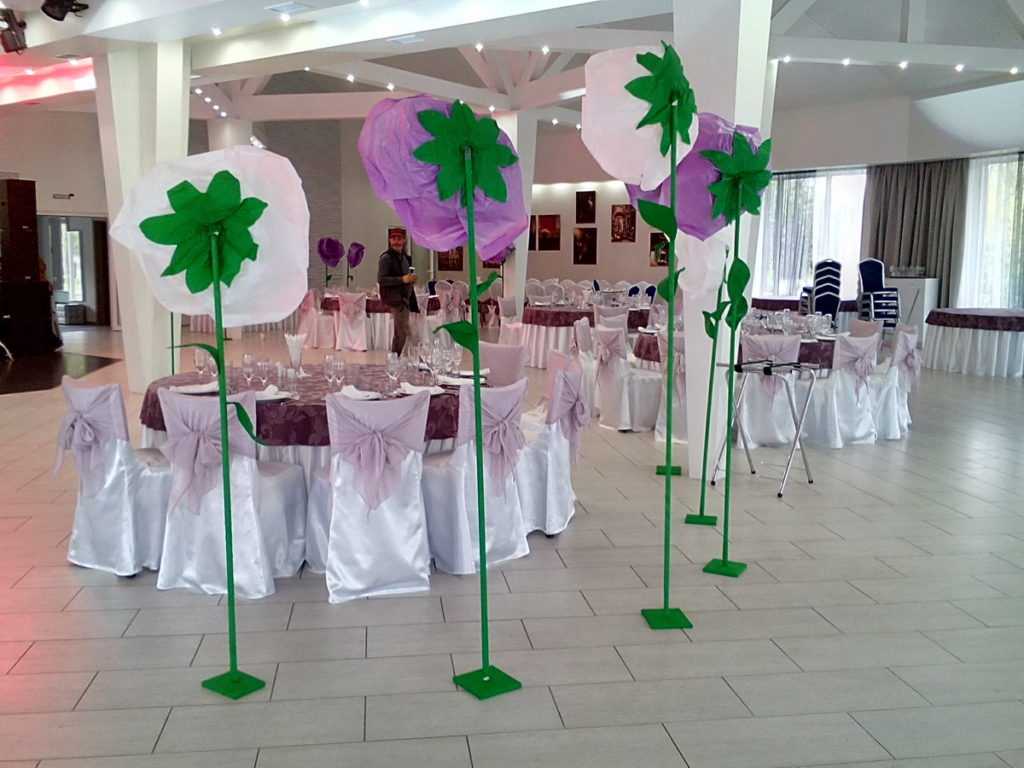 pink paper flowers in the design of the hall