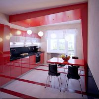 una combinazione di rosso con altri colori nello stile di una foto dell'appartamento