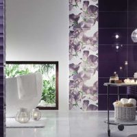 décor de salon lumineux en photo violet