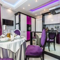 interno di cucina moderna in foto a colori viola