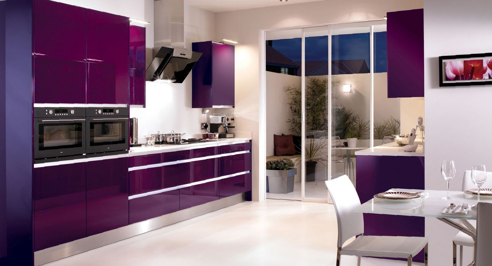 style de cuisine clair en violet