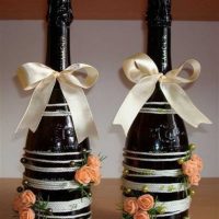 idée de belle décoration de bouteilles de champagne avec photo ficelle