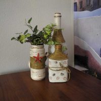 l'idée de la décoration originale de bouteilles en verre avec photo ficelle