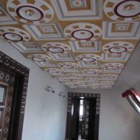 heldere plafonddecoratie met extra licht beeld