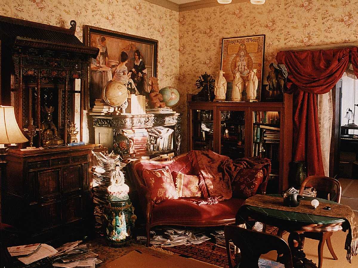 unusual Victorian style living room decor