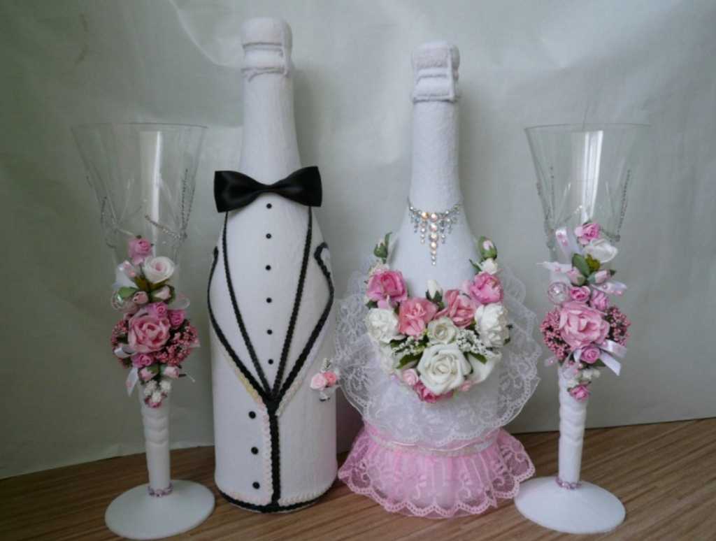 décoration lumineuse de bouteilles de champagne avec des rubans décoratifs