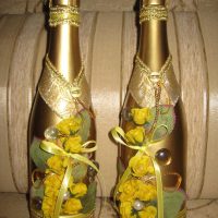 décoration chic de bouteilles en verre avec photo de rubans colorés