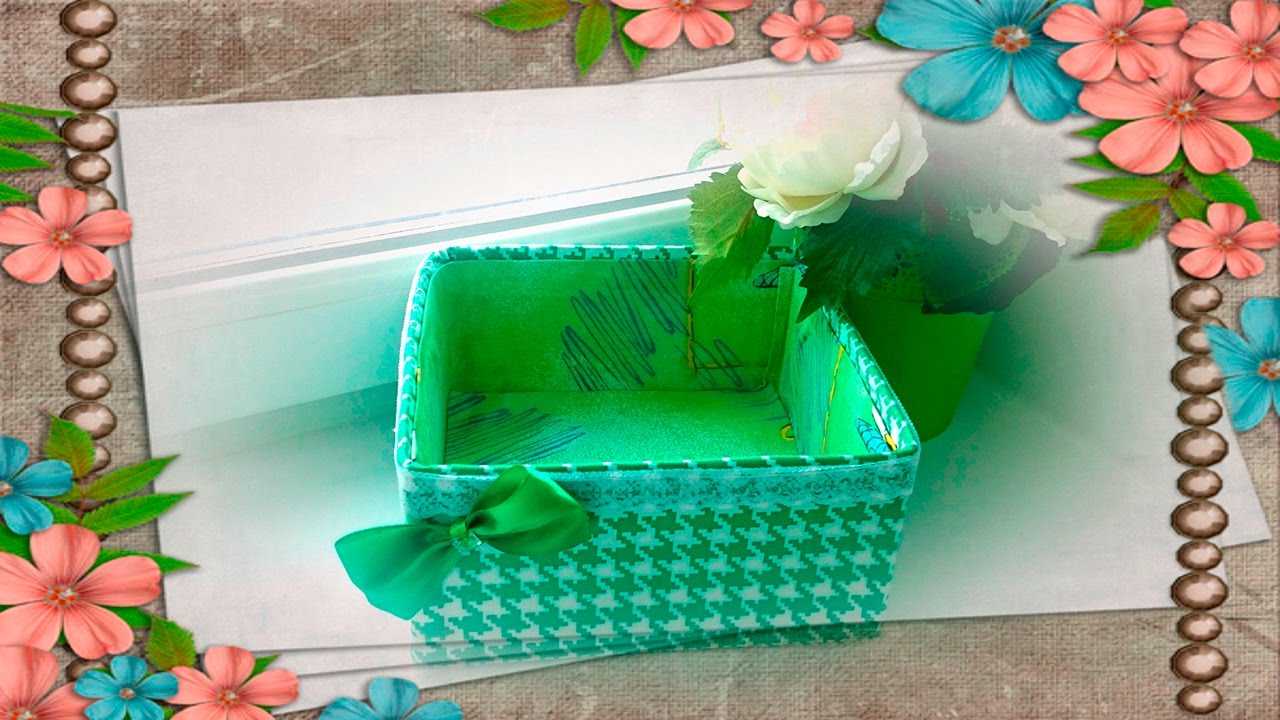 décoration inhabituelle de boîtes en carton avec des matériaux improvisés