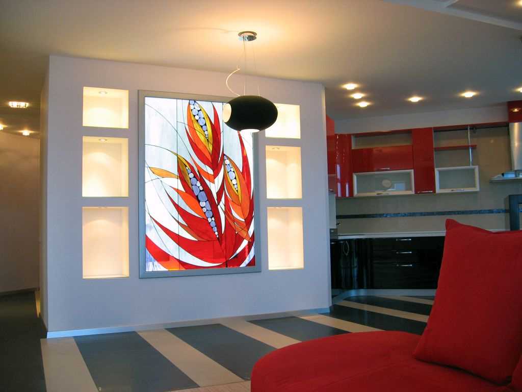 vetrata dipinta nello stile della casa