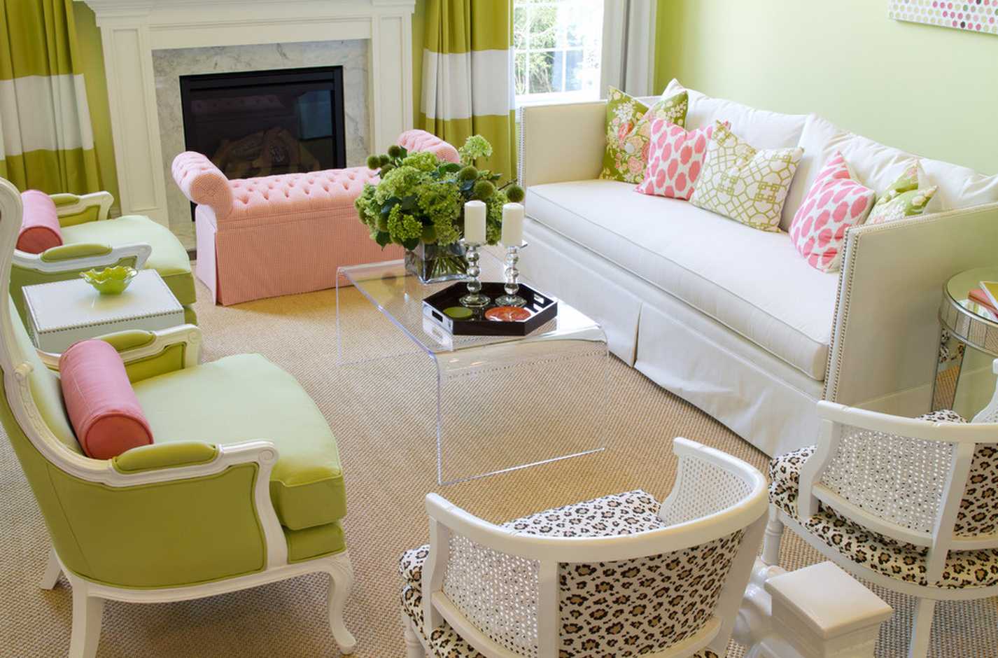 une combinaison de rose pâle dans le décor de l'appartement avec d'autres couleurs